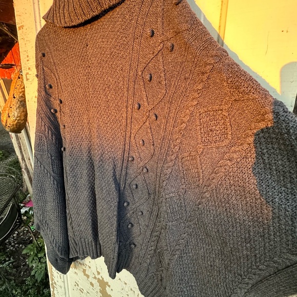 Chic Charcoal Button-Up Women's Poncho - Picture 5 of 9
